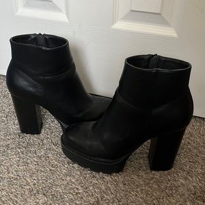 Chunky platform boot